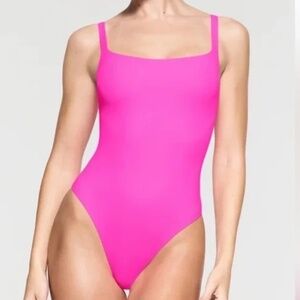 SKIMS Square Neck Fits Everybody Bodysuit in Neon Pink Size S - NWOT